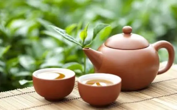 北外滩观景航拍视角到底有多炸？白玉兰广场机位俯瞰陆家嘴天际线，我拍完手都在抖